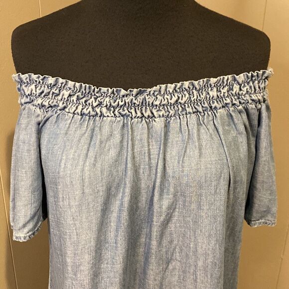 Michael Stars Medium Off Shoulder Chambray Smocked Neckline Shoulder Blue - Picture 2 of 7